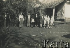 Brak daty, brak miejsca.
Fotografia rodzinna.
Fot. NN, kolekcja Zofii i Alojzego Brudzińskich, zbiory  Archiwum Ojców Franciszkanów w Polskiej Misji Katolickiej w Martin Coronado, reprodukcje cyfrowe w  Bibliotece Polskiej im. Ignacego Domeyki w Buenos Aires (Biblioteca Polaca Ignacio Domeyko) i w Ośrodku KARTA w Warszawie