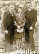 Przed 1939, Polska.
Matka Hieronima Murawskiego z kuzynami.
Fot. NN, kolekcja Hieronima Murawskiego, zbiory  Archiwum Ojców Franciszkanów w Polskiej Misji Katolickiej w Martin Coronado, reprodukcje cyfrowe w  Bibliotece Polskiej im. Ignacego Domeyki w Buenos Aires (Biblioteca Polaca Ignacio Domeyko) i w Ośrodku KARTA w Warszawie