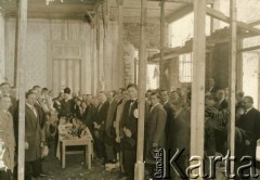 1936, Buenos Aires, Argentyna. 
Przebudowa siedziby polskiego stowarzyszenia „Ognisko Polskie”. 
Fot. NN, zbiory Ogniska Polskiego w Buenos Aires, reprodukcje cyfrowe w  Bibliotece Polskiej im. Ignacego Domeyki w Buenos Aires (Biblioteca Polaca Ignacio Domeyko) i w Ośrodku KARTA w Warszawie