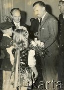 Brak daty, Buenos Aires, Argentyna.
Uroczystość w siedzibie polskiego stowarzyszenia “Ognisko Polskie”. 
Fot. NN, zbiory Ogniska Polskiego w Buenos Aires, reprodukcje cyfrowe w  Bibliotece Polskiej im. Ignacego Domeyki w Buenos Aires (Biblioteca Polaca Ignacio Domeyko) i w Ośrodku KARTA w Warszawie
