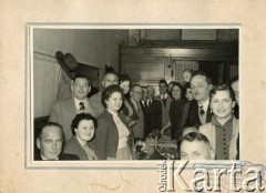 Brak daty, Buenos Aires, Argentyna.
Spotkanie w stowarzyszeniu “Ognisko Polskie”.  
Fot. NN, zbiory Ogniska Polskiego w Buenos Aires, reprodukcje cyfrowe w  Bibliotece Polskiej im. Ignacego Domeyki w Buenos Aires (Biblioteca Polaca Ignacio Domeyko) i w Ośrodku KARTA w Warszawie