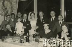 Brak daty, Buenos Aires, Argentyna.
Wesele w stowarzyszeniu “Ognisko Polskie”.  
Fot. NN, zbiory Ogniska Polskiego w Buenos Aires, reprodukcje cyfrowe w  Bibliotece Polskiej im. Ignacego Domeyki w Buenos Aires (Biblioteca Polaca Ignacio Domeyko) i w Ośrodku KARTA w Warszawie
