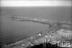 Lipiec 1917, Comodoro Rivadavia, prowincja Chubut, Argentyna.
Port.
Fot. NN, zbiory Museo Ferroportuario w Comodoro Rivadavia, reprodukcje cyfrowe w  Bibliotece Polskiej im. Ignacego Domeyki w Buenos Aires (Biblioteca Polaca Ignacio Domeyko) i w Ośrodku KARTA w Warszawie