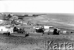 26.03.1929, Comodoro Rivadavia, prowincja Chubut, Argentyna.
Widok na miasto.
Fot. NN, zbiory Museo Ferroportuario w Comodoro Rivadavia, reprodukcje cyfrowe w  Bibliotece Polskiej im. Ignacego Domeyki w Buenos Aires (Biblioteca Polaca Ignacio Domeyko) i w Ośrodku KARTA w Warszawie