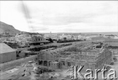 Luty 1945, Comodoro Rivadavia, prowincja Chubut, Argentyna.
Widok na miasto. Na pierwszym plac budowy (Obra Taller Puerto).
Fot. NN, zbiory Museo Ferroportuario w Comodoro Rivadavia, reprodukcje cyfrowe w  Bibliotece Polskiej im. Ignacego Domeyki w Buenos Aires (Biblioteca Polaca Ignacio Domeyko) i w Ośrodku KARTA w Warszawie