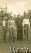 Ok. 1938, Wanda, Misiones, Argentyna.
Miguel, Jose, Adalberto i Lorenzo Jeleń.
Fot. NN, zbiory Stowarzyszenia Polsko-Argentyńskiego w Wandzie, reprodukcje cyfrowe w  Bibliotece Polskiej im. Ignacego Domeyki w Buenos Aires (Biblioteca Polaca Ignacio Domeyko) i w Ośrodku KARTA w Warszawie