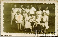 Lata 60., Wanda, Misiones, Argentyna.
Rodzina Estanislao i Marianny Orzeł.
Fot. NN, zbiory Stowarzyszenia Polsko-Argentyńskiego w Wandzie, reprodukcje cyfrowe w Bibliotece Polskiej im. Ignacego Domeyki w Buenos Aires (Biblioteca Polaca Ignacio Domeyko) i w Ośrodku KARTA w Warszawie