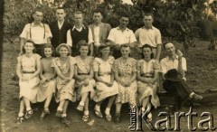 1945-1955, Gobernador Lanusse, Misiones, Argentyna.
Młodzież kolonii polskiej.
Fot. NN, zbiory Stowarzyszenia Polsko-Argentyńskiego w Wandzie, udostępniła Maria Jejer, reprodukcje cyfrowe w  Bibliotece Polskiej im. Ignacego Domeyki w Buenos Aires (Biblioteca Polaca Ignacio Domeyko) i w Ośrodku KARTA w Warszawie