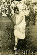 Lata 20., Polska.
Portret kobiety.
Fot. z albumu porucznika Jana Obłoczyńskiego z Batalionu Chemicznego WP, zbiory Ośrodka KARTA, przekazała Jolanta Wolszczynin.