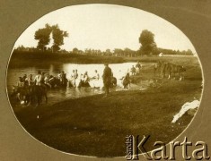 Lata 20., Warszawa, Polska.
Żołnierze Batalionu Chemicznego.
Fot. z albumu porucznika Jana Obłoczyńskiego z Batalionu Chemicznego WP, zbiory Ośrodka KARTA, przekazała Jolanta Wolszczynin.