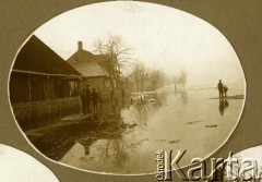 Lata 20., Polska.
Odwilż.
Fot. z albumu porucznika Jana Obłoczyńskiego z Batalionu Chemicznego WP, zbiory Ośrodka KARTA, przekazała Jolanta Wolszczynin.
