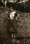 Lata 20., Polska.
Portret kobiety.
Fot. z albumu porucznika Jana Obłoczyńskiego z Batalionu Chemicznego WP, zbiory Ośrodka KARTA, przekazała Jolanta Wolszczynin.