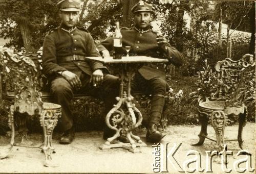 Lata 20., Polska.
Żołnierze.
Fot. z albumu porucznika Jana Obłoczyńskiego z Batalionu Chemicznego WP, zbiory Ośrodka KARTA, przekazała Jolanta Wolszczynin.