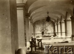 Lata 20., Warszawa, Polska.
Grób Nieznanego Żołnierza. 
Fot. z albumu porucznika Jana Obłoczyńskiego z Batalionu Chemicznego WP, zbiory Ośrodka KARTA, przekazała Jolanta Wolszczynin.