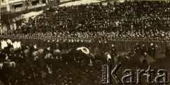 2.11.1925, Warszawa, Polska.
Pogrzeb Nieznanego Żołnierza. Kondukt na ulicach miasta.
Fot. z albumu porucznika Jana Obłoczyńskiego z Batalionu Chemicznego WP, zbiory Ośrodka KARTA, przekazała Jolanta Wolszczynin.