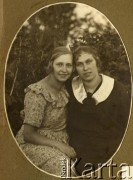 Lata 20., Polska.
Portret kobiet.
Fot. z albumu porucznika Jana Obłoczyńskiego z Batalionu Chemicznego WP, zbiory Ośrodka KARTA, przekazała Jolanta Wolszczynin.