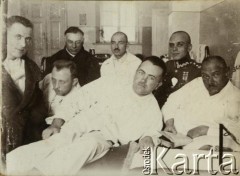 lata 20., Polska.
W szpitalu.
Fot. z albumu porucznika Jana Obłoczyńskiego z Batalionu Chemicznego WP, zbiory Ośrodka KARTA, przekazała Jolanta Wolszczynin.
