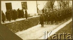 Lata 20., Warszawa, Polska.
Przegląd Batalionu Chemicznego.
Fot. z albumu porucznika Jana Obłoczyńskiego z Batalionu Chemicznego WP, zbiory Ośrodka KARTA, przekazała Jolanta Wolszczynin.