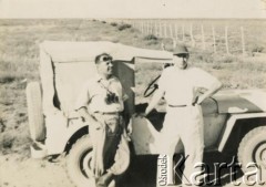 Po 1948, Argentyna.
Mężczyźni przy samochodzie.
Fot. NN, udostępniła Jolanta Wolszczynin.