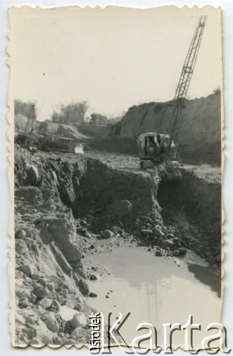 Po 1948, Argentyna.
Prace z użyciem koparek.
Fot. NN, udostępniła Jolanta Wolszczynin.