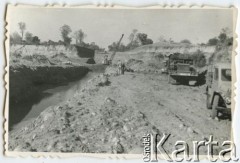Po 1948, Argentyna.
Prace z użyciem koparek.
Fot. NN, udostępniła Jolanta Wolszczynin.