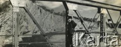 Lata 60., Argentyna.
Otto przy moście.
Fot. NN, udostępniła Jolanta Wolszczynin.