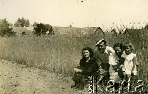 Fotografie rodzinne Marty Bryszewskiej.
Fot. NN, zbiory Ośrodka KARTA