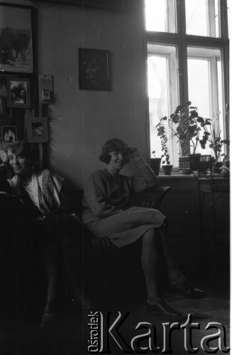 28.03.1929, Lwów, Polska. 
Gusia i Lila
Fot. Anna Wielowieyska, udostępniła Maria Wielowieyska, reprodukcje cyfrowe w  Bibliotece Polskiej im. Ignacego Domeyki w Buenos Aires (Biblioteca Polaca Ignacio Domeyko) i w Ośrodku KARTA w Warszawie
