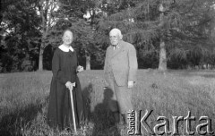 7.06.1935, Drohiczówka, Polska.
Rodzice Anny Wielowieyskiej – Państwo Cieńscy.
Fot. Anna Wielowieyska, udostępniła Maria Wielowieyska, reprodukcje cyfrowe w  Bibliotece Polskiej im. Ignacego Domeyki w Buenos Aires (Biblioteca Polaca Ignacio Domeyko) i w Ośrodku KARTA w Warszawie

