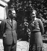 1935, Drohiczówka, Polska.
Maria i Kazimierz Wielowieyscy rok po ślubie.
Fot. Anna Wielowieyska, udostępniła Maria Wielowieyska, reprodukcje cyfrowe w  Bibliotece Polskiej im. Ignacego Domeyki w Buenos Aires (Biblioteca Polaca Ignacio Domeyko) i w Ośrodku KARTA w Warszawie
