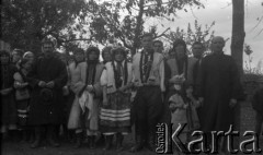 19.10.1936, Drohiczówka, Polska. 
Ślub Iwana Krawozuka.
Fot. Anna Wielowieyska, udostępniła Maria Wielowieyska, reprodukcje cyfrowe w  Bibliotece Polskiej im. Ignacego Domeyki w Buenos Aires (Biblioteca Polaca Ignacio Domeyko) i w Ośrodku KARTA w Warszawie
