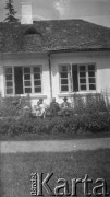 28.07.1927, Okno, Polska.
Rodzina Cieńskich
Fot. Anna Wielowieyska, udostępniła Maria Wielowieyska, reprodukcje cyfrowe w  Bibliotece Polskiej im. Ignacego Domeyki w Buenos Aires (Biblioteca Polaca Ignacio Domeyko) i w Ośrodku KARTA w Warszawie
