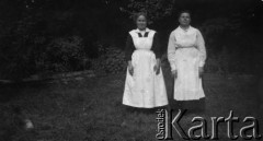 9.08.1927, Lwów, Polska.
Zofia Hadam, Tekla Cyganik.
Fot. Anna Wielowieyska, udostępniła Maria Wielowieyska, reprodukcje cyfrowe w  Bibliotece Polskiej im. Ignacego Domeyki w Buenos Aires (Biblioteca Polaca Ignacio Domeyko) i w Ośrodku KARTA w Warszawie

