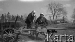 22.04.1928, Snopków, Polska.
Uczennice Głównej Szkoły Gospodarczej Żeńskiej.
Fot. Anna Wielowieyska, udostępniła Maria Wielowieyska, reprodukcje cyfrowe w  Bibliotece Polskiej im. Ignacego Domeyki w Buenos Aires (Biblioteca Polaca Ignacio Domeyko) i w Ośrodku KARTA w Warszawie
