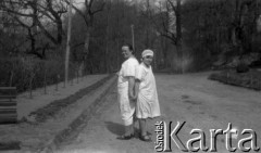 20.05.1928, Snopków, Polska.
Uczennice Głównej Szkoły Gospodarczej Żeńskiej.
Fot. Anna Wielowieyska, udostępniła Maria Wielowieyska, reprodukcje cyfrowe w  Bibliotece Polskiej im. Ignacego Domeyki w Buenos Aires (Biblioteca Polaca Ignacio Domeyko) i w Ośrodku KARTA w Warszawie
