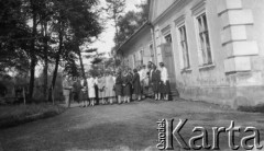 20.05.1928, Snopków, Polska.
Uczennice Głównej Szkoły Gospodarczej Żeńskiej.
Fot. Anna Wielowieyska, udostępniła Maria Wielowieyska, reprodukcje cyfrowe w  Bibliotece Polskiej im. Ignacego Domeyki w Buenos Aires (Biblioteca Polaca Ignacio Domeyko) i w Ośrodku KARTA w Warszawie
