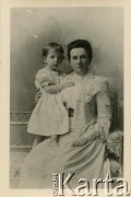 1900, Lwów, Polska.
Jadwiga Czartoryska z synem. 
Fot. NN, zbiory Marii Wielowieyskiej Petrikorich, reprodukcje cyfrowe w Bibliotece Polskiej im. Ignacego Domeyki w Buenos Aires (Biblioteca Polaca Ignacio Domeyko) i w Ośrodku KARTA w Warszawie 



