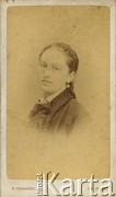 1878, Okno, woj. tarnopolskie, Polska.
Panna Maria Leszczyńska.
Fot. NN, zbiory Marii Wielowieyskiej Petrikorich, reprodukcje cyfrowe w Bibliotece Polskiej im. Ignacego Domeyki w Buenos Aires (Biblioteca Polaca Ignacio Domeyko) i w Ośrodku KARTA w Warszawie 



