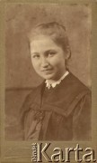 1910, Lwów, Polska. 
Magdalena Cieńska.
Fot. NN, zbiory Marii Wielowieyskiej Petrikorich, reprodukcje cyfrowe w Bibliotece Polskiej im. Ignacego Domeyki w Buenos Aires (Biblioteca Polaca Ignacio Domeyko) i w Ośrodku KARTA w Warszawie 




