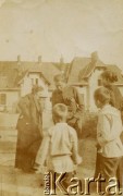 1915, Pełkinie, Polska.
Dwór Czartoryskich. Piotr, Witold, Anna, Ludomir, Magdalena. 
Fot. NN, zbiory Marii Wielowieyskiej Petrikorich, reprodukcje cyfrowe w Bibliotece Polskiej im. Ignacego Domeyki w Buenos Aires (Biblioteca Polaca Ignacio Domeyko) i w Ośrodku KARTA w Warszawie 



