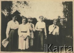 1920, Okno, woj. tarnopolskie, Polska.
Paweł, nn, Modest, Klima, Jan, Anna, Jadwiga. 
Fot. NN, zbiory Marii Wielowieyskiej Petrikorich, reprodukcje cyfrowe w Bibliotece Polskiej im. Ignacego Domeyki w Buenos Aires (Biblioteca Polaca Ignacio Domeyko) i w Ośrodku KARTA w Warszawie 



