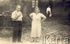 Lata 40., Apostoles, Misiones, Argentyna.
Estanislao Ryś i Genoveva Tutek.
Fot. NN, zbiory Asociación Polaca de Posadas, udostępniła Fabiana Śniechowski, reprodukcje cyfrowe w Bibliotece Polskiej im. Ignacego Domeyki w Buenos Aires (Biblioteca Polaca Ignacio Domeyko) i w Ośrodku KARTA w Warszawie 



