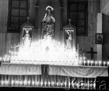 01.05.1965, Gobernador Lanusse, Misiones, Argentyna.
Kaplica Świetego Serca.
Fot. NN, zbiory Asociación Polaca de Posadas, udostępniła Fabiana Śniechowski, reprodukcje cyfrowe w Bibliotece Polskiej im. Ignacego Domeyki w Buenos Aires (Biblioteca Polaca Ignacio Domeyko) i w Ośrodku KARTA w Warszawie 



