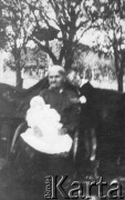 Lata 40., Azara, Misiones, Argentyna.
Prababcia Ana Szabla de Kalafarski z prawnukami - Alfredo Kalafarski i Angel Juan Kalafarski.
Fot. NN, zbiory Asociación Polaca de Posadas, udostępniła Fabiana Śniechowski, reprodukcje cyfrowe w Bibliotece Polskiej im. Ignacego Domeyki w Buenos Aires (Biblioteca Polaca Ignacio Domeyko) i w Ośrodku KARTA w Warszawie 



