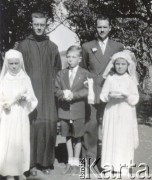 1947, Azara, Misiones, Argentyna.
Pierwsza Komunia Ines Teresity, Angel Juana i Ady Marii, z tyłu wujkowie Juan Kalafarski i ojciec Casimiro Kalafarski.
Fot. NN, zbiory Asociación Polaca de Posadas, udostępniła Fabiana Śniechowski, reprodukcje cyfrowe w Bibliotece Polskiej im. Ignacego Domeyki w Buenos Aires (Biblioteca Polaca Ignacio Domeyko) i w Ośrodku KARTA w Warszawie 



