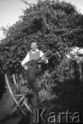 1951, Azara, Misiones, Argentyna.
Na gitarze gra Angel Juan Kalafarski.
Fot. NN, zbiory Asociación Polaca de Posadas, udostępniła Fabiana Śniechowski, reprodukcje cyfrowe w Bibliotece Polskiej im. Ignacego Domeyki w Buenos Aires (Biblioteca Polaca Ignacio Domeyko) i w Ośrodku KARTA w Warszawie 




