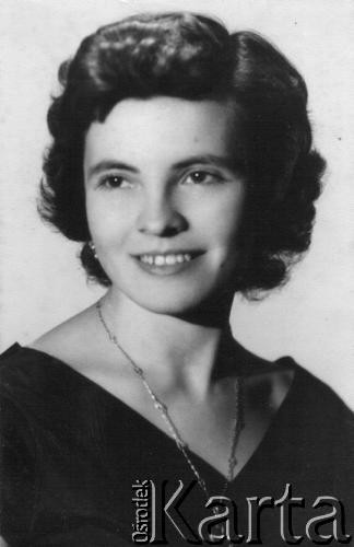 1956, Azara, Misiones, Argentyna.
Ada Maria Kalafarski po ukończeniu szkoły Santa Maria.
Fot. NN, zbiory Asociación Polaca de Posadas, udostępniła Fabiana Śniechowski, reprodukcje cyfrowe w Bibliotece Polskiej im. Ignacego Domeyki w Buenos Aires (Biblioteca Polaca Ignacio Domeyko) i w Ośrodku KARTA w Warszawie 



