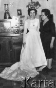 Lata 50, Azara, Misiones, Argentyna.
Ada Maria Kalafarski z matką Cecilią Diaz Leal w dniu jej ślubu.
Fot. NN, zbiory Asociación Polaca de Posadas, udostępniła Fabiana Śniechowski, reprodukcje cyfrowe w Bibliotece Polskiej im. Ignacego Domeyki w Buenos Aires (Biblioteca Polaca Ignacio Domeyko) i w Ośrodku KARTA w Warszawie 




