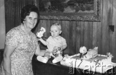 1968, Azara, Misiones, Argentyna.
Elena Sklepek z wnukiem Horacio Terleskim.
Fot. NN, zbiory Asociación Polaca de Posadas, udostępniła Fabiana Śniechowski, reprodukcje cyfrowe w Bibliotece Polskiej im. Ignacego Domeyki w Buenos Aires (Biblioteca Polaca Ignacio Domeyko) i w Ośrodku KARTA w Warszawie 



