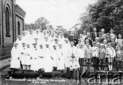 1937, Azara, Misiones, Argentyna.
Pamiątka Pierwszej Komuii Świętej.
Fot. NN, zbiory Asociación Polaca de Posadas, udostępniła Fabiana Śniechowski, reprodukcje cyfrowe w Bibliotece Polskiej im. Ignacego Domeyki w Buenos Aires (Biblioteca Polaca Ignacio Domeyko) i w Ośrodku KARTA w Warszawie 



